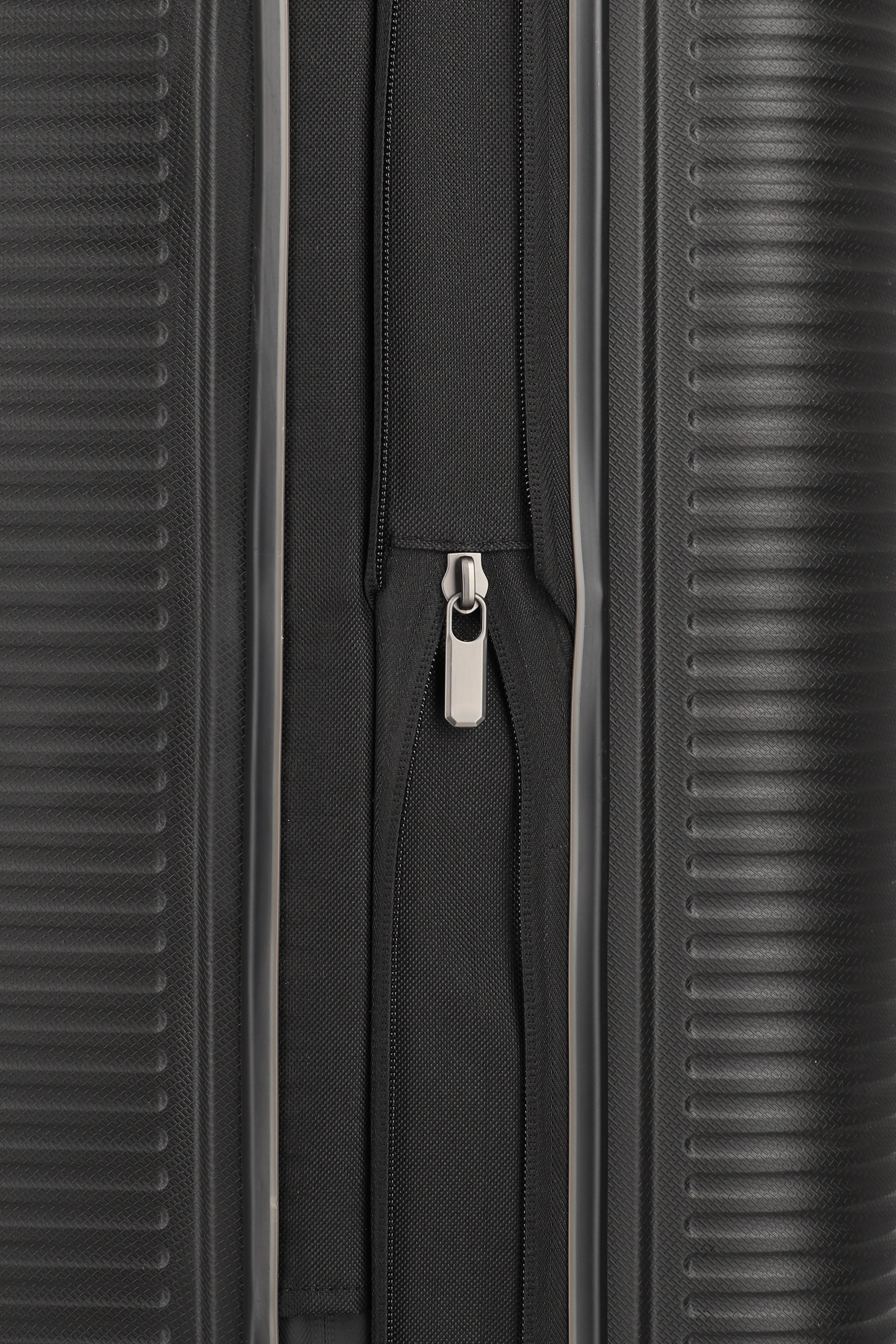 Travelite Roomer Kompakt Trunk Koffer M 66 cm Schwarz