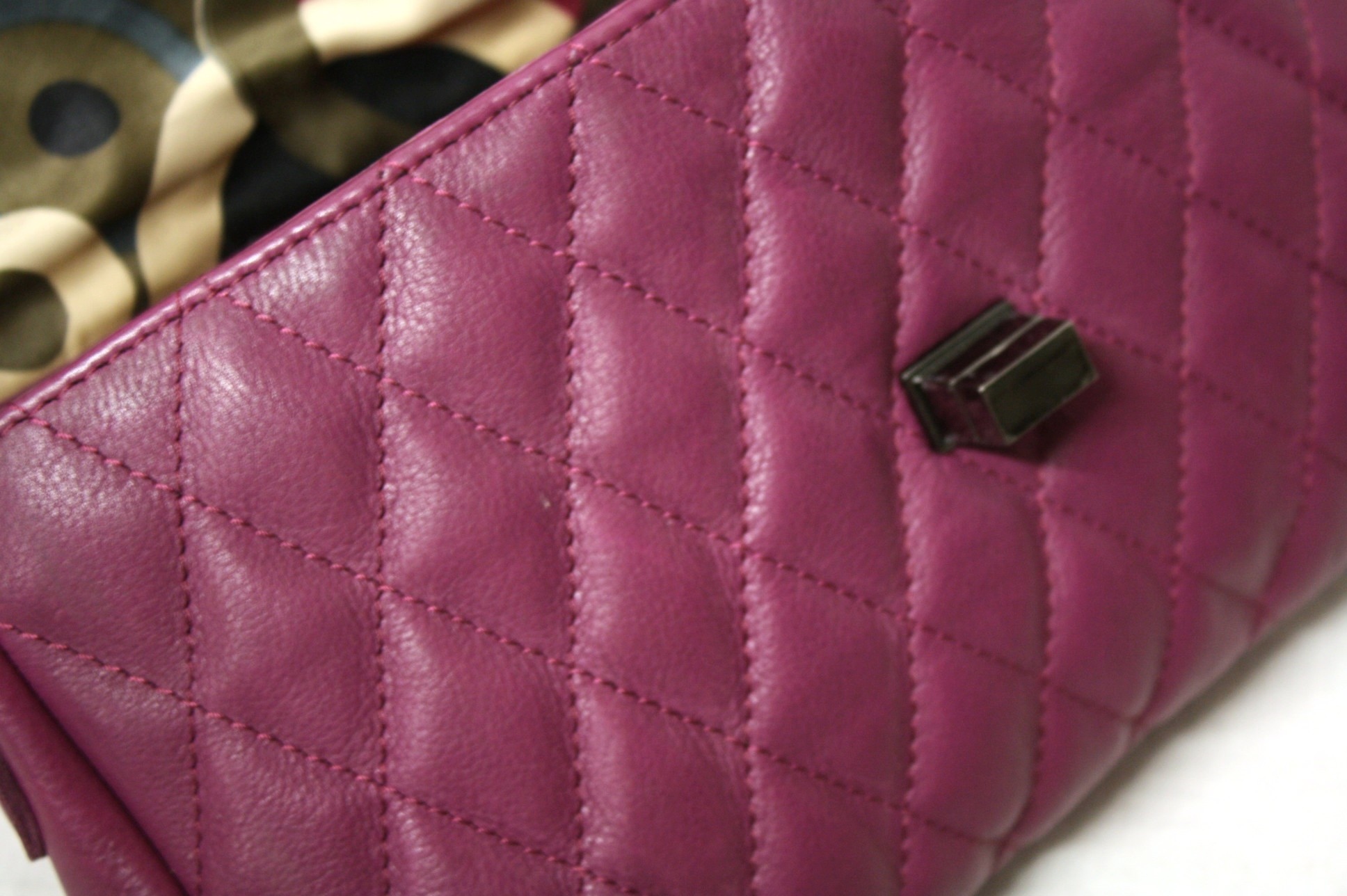 Masquenada Damen Schultertasche aus gesteppten Leder in Fuchsia