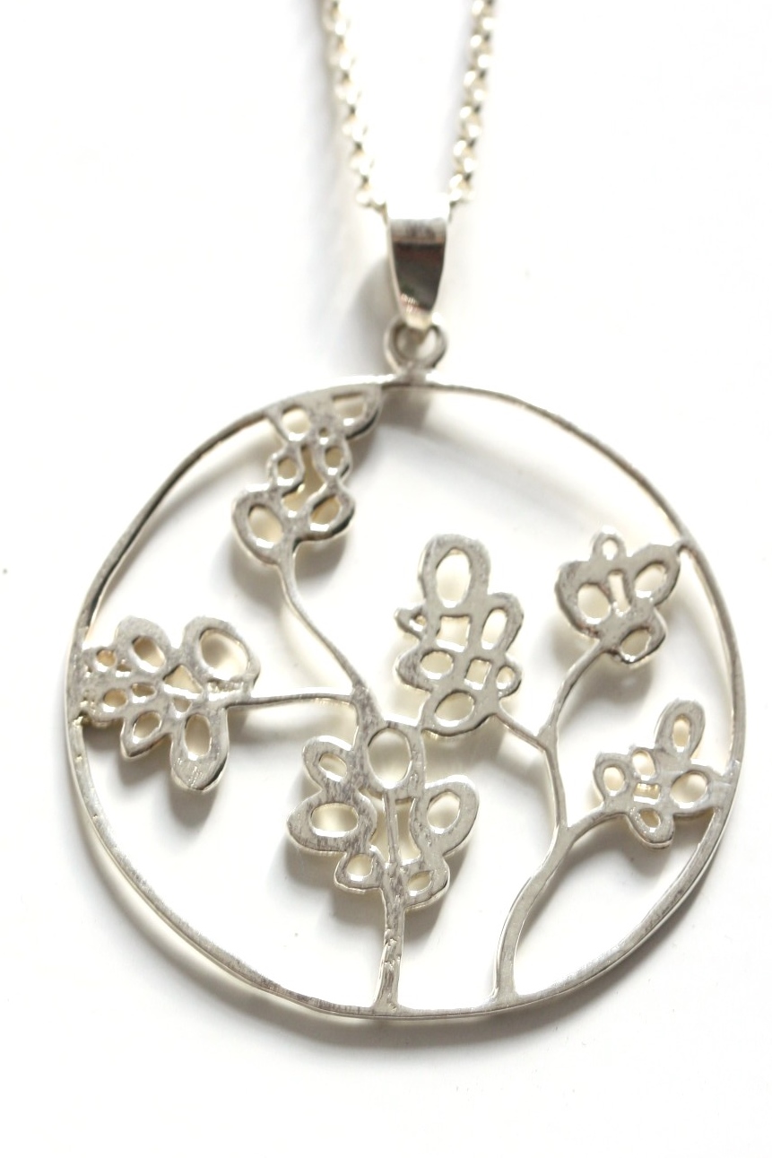 Halskette aus 925er Silber mit einem Blumen- Laser- Cut Anhänger