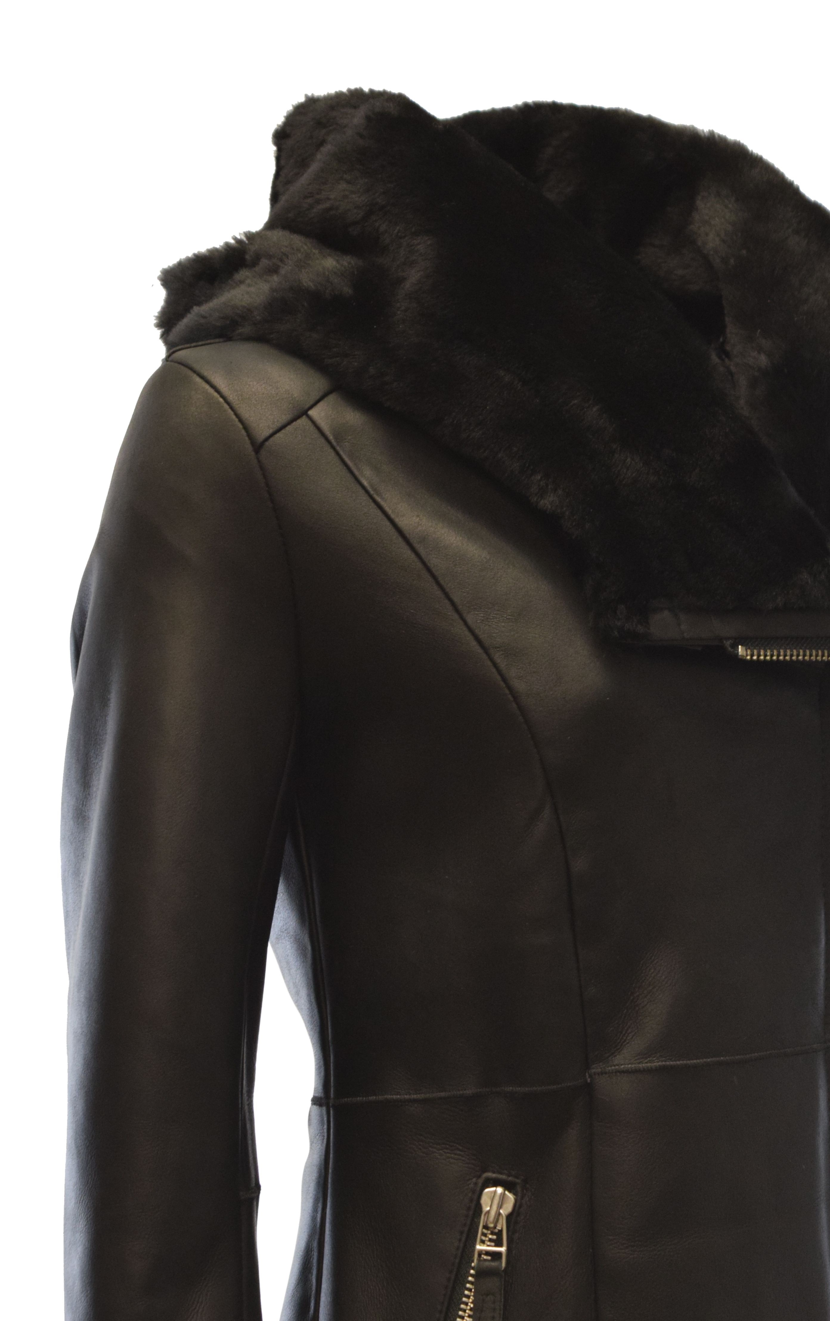 Damen Lammfellmantel Olivia mit großer Kapuze in Schwarz